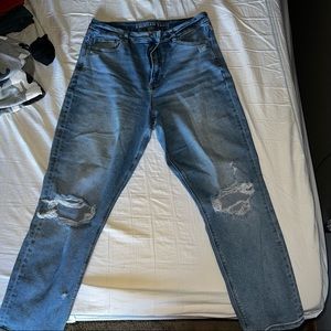 Size 12 curvy American eagle mom jeans